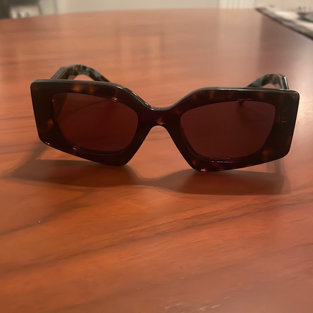 Prada sunglasses - Picture 4 of 9